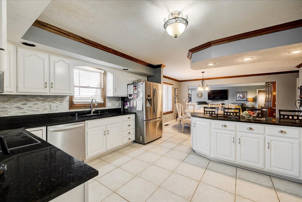 2807 Hillside Drive